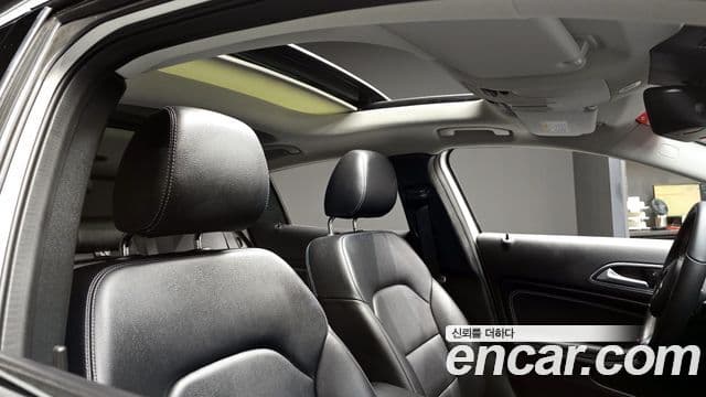 Mercedes-Benz GLA-Class 2018 — ფოტო 15/20