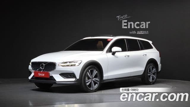 Volvo V60 Cross Country 2019 — Şəkil 1/20