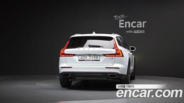 Volvo V60 Cross Country 2019 — Şəkil 4/20