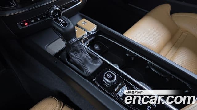 Volvo V60 Cross Country 2019 — Şəkil 9/20