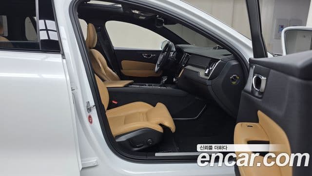 Volvo V60 Cross Country 2019 — Şəkil 11/20