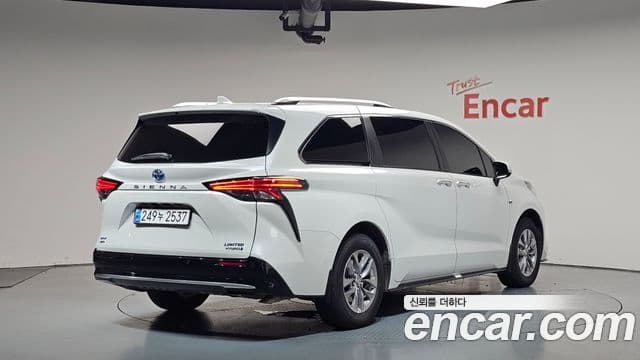 Toyota Sienna 2024 — ფოტო 2/20