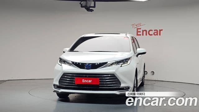 Toyota Sienna 2024 — ფოტო 3/20