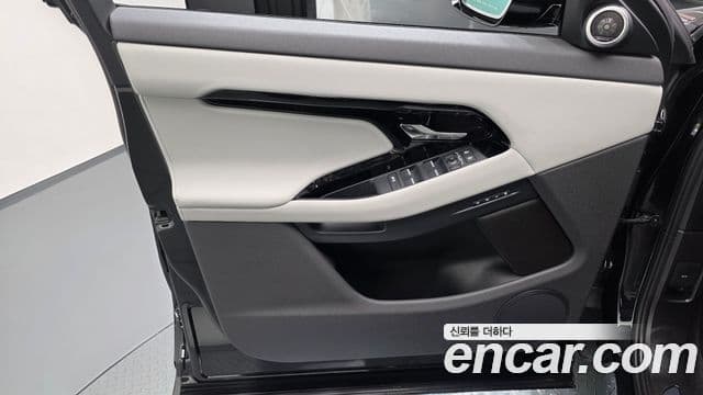 Land Rover Range Rover Evoque 2024 — Photo 2/36