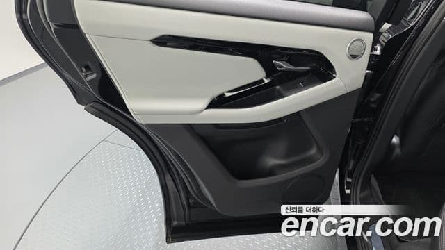 Land Rover Range Rover Evoque 2024 — Photo 9/36