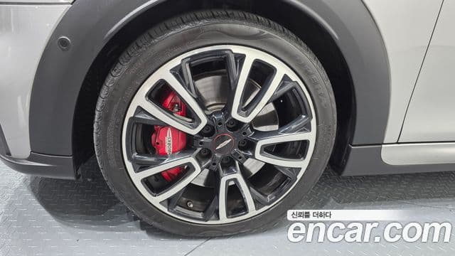 Mini Cooper S 2023 — ფოტო 5/20