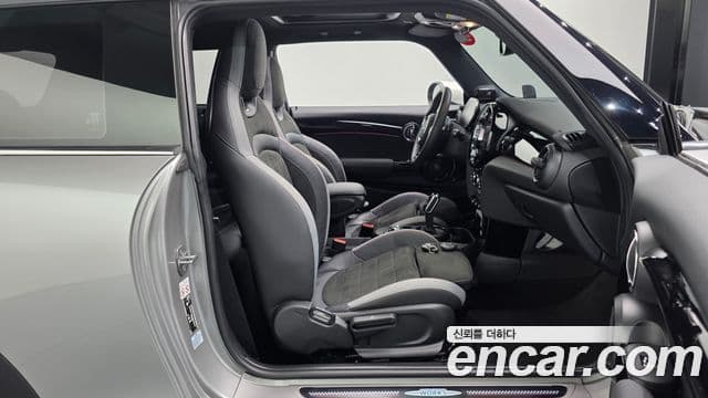 Mini Cooper S 2023 — ფოტო 12/20
