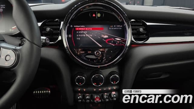 Mini Cooper S 2023 — фото 14 из 20