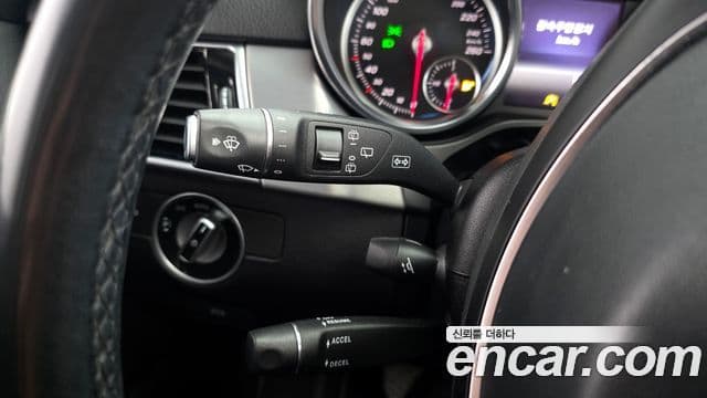 Mercedes-Benz GLE-Class 2018 — Şəkil 16/20