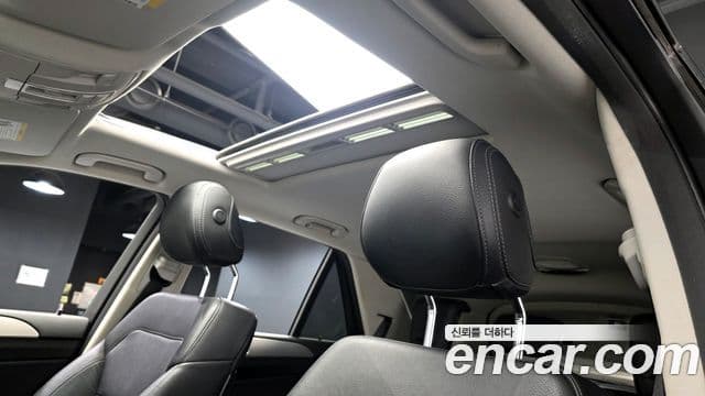 Mercedes-Benz GLE-Class 2018 — Şəkil 17/20
