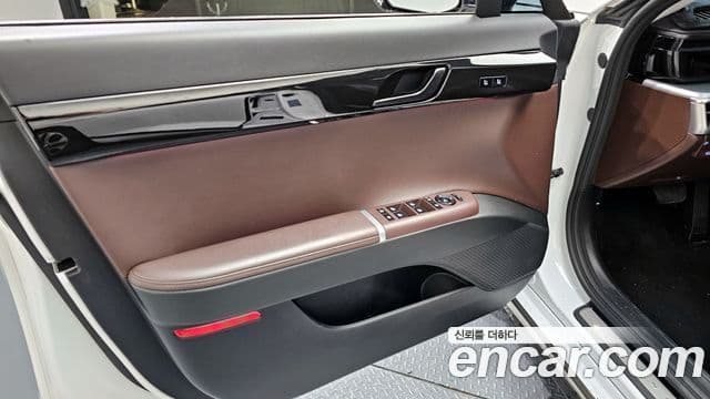 Hyundai Grandeur Hybrid 2023 — Photo 14/32