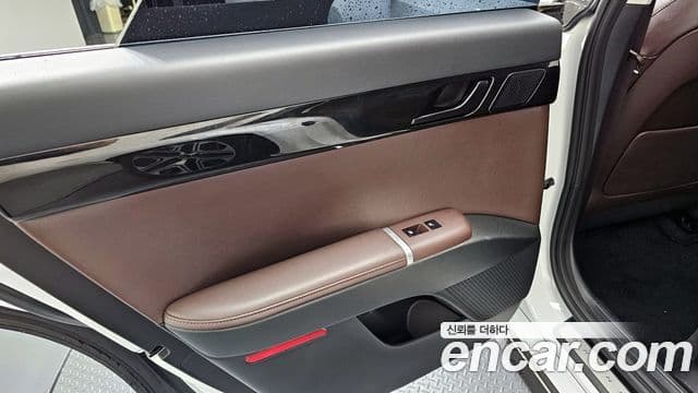 Hyundai Grandeur Hybrid 2023 — Photo 9/32