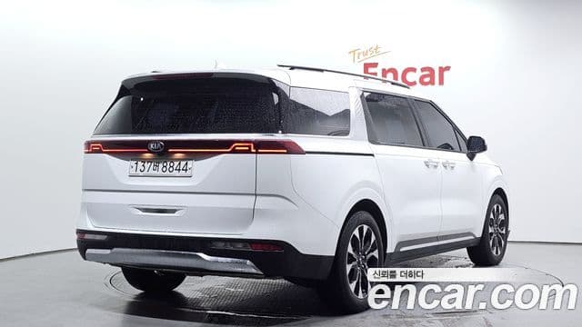 Kia Carnival 2021 — ფოტო 2/20