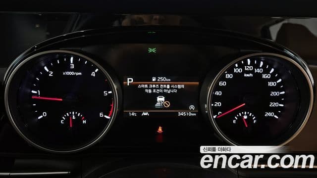 Kia Carnival 2021 — ფოტო 8/20
