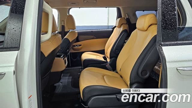 Kia Carnival 2021 — ფოტო 12/20