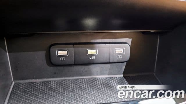 Kia Carnival 2021 — ფოტო 13/20