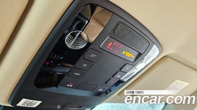 Kia Carnival 2021 — ფოტო 17/20