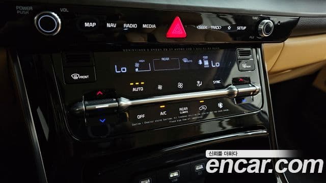Kia Carnival 2021 — ფოტო 18/20