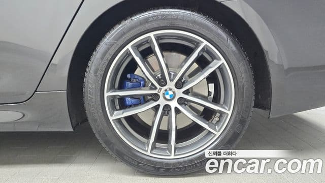 BMW 5 Series 2020 — Photo 25/32
