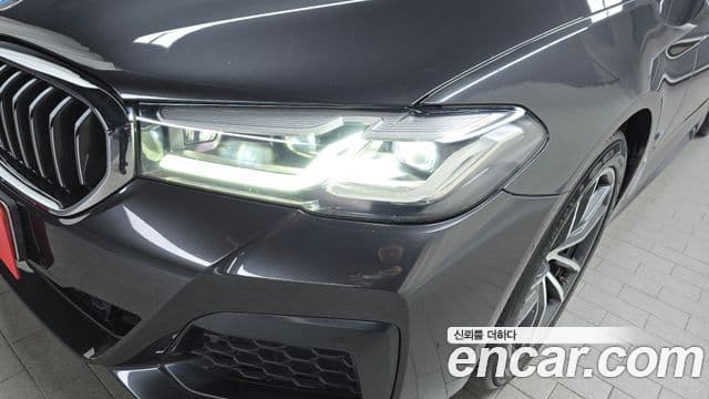 BMW 5 Series 2020 — Photo 28/32