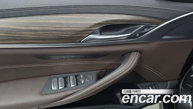 BMW 5 Series 2020 — Photo 9/32