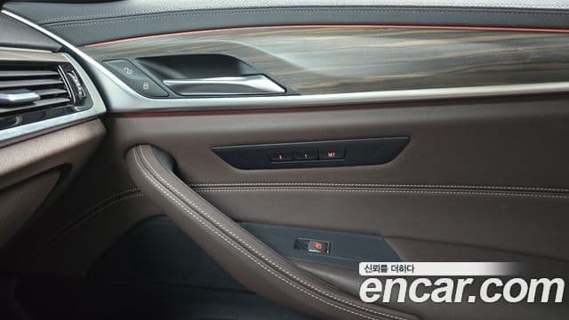 BMW 5 Series 2020 — Photo 32/32