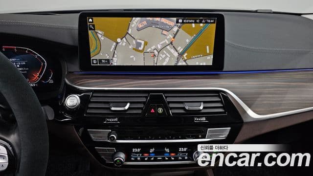 BMW 5 Series 2021 — фото 14 из 20