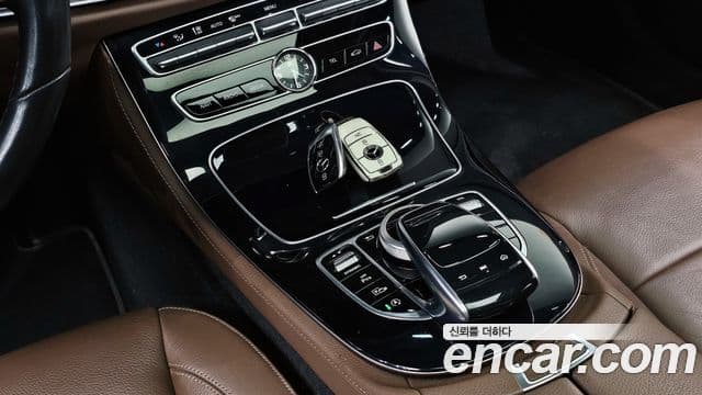 Mercedes-Benz E-Class 2019 — Şəkil 9/20