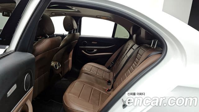 Mercedes-Benz E-Class 2019 — Şəkil 12/20