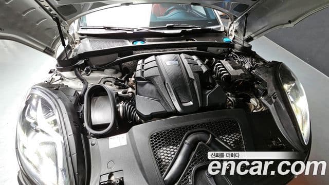 Porsche Macan 2021 — ფოტო 6/20