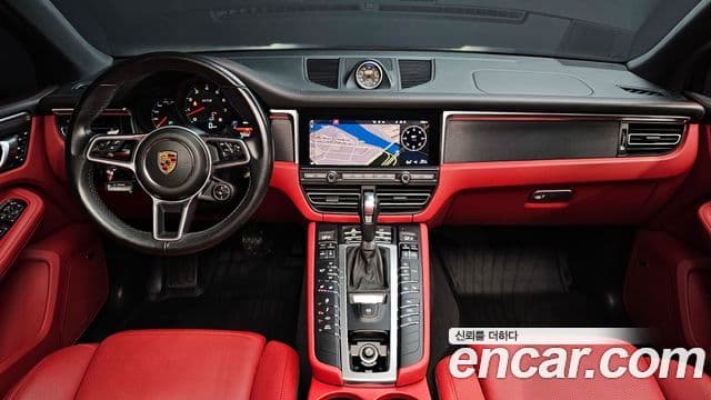 Porsche Macan 2021 — ფოტო 7/20