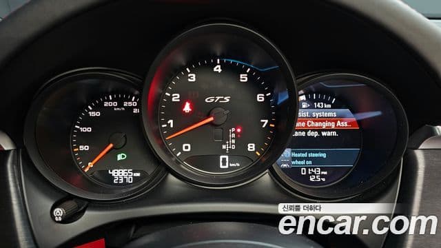 Porsche Macan 2021 — ფოტო 8/20