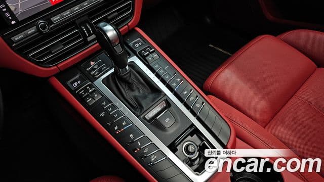 Porsche Macan 2021 — ფოტო 9/20