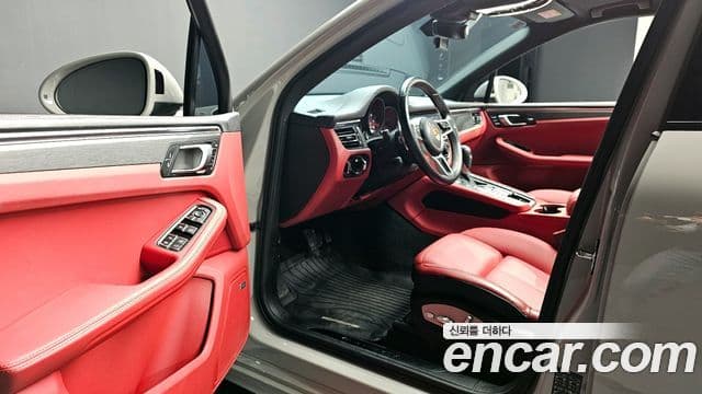 Porsche Macan 2021 — ფოტო 10/20