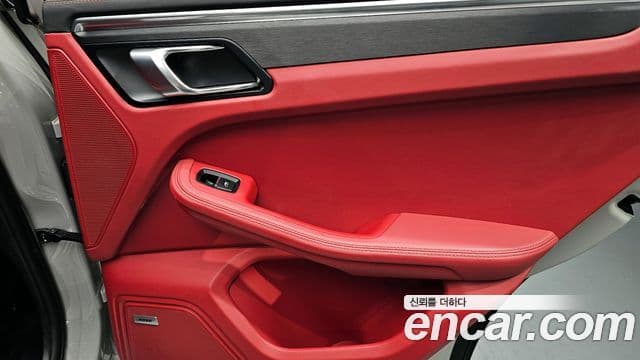 Porsche Macan 2021 — Photo 27/30