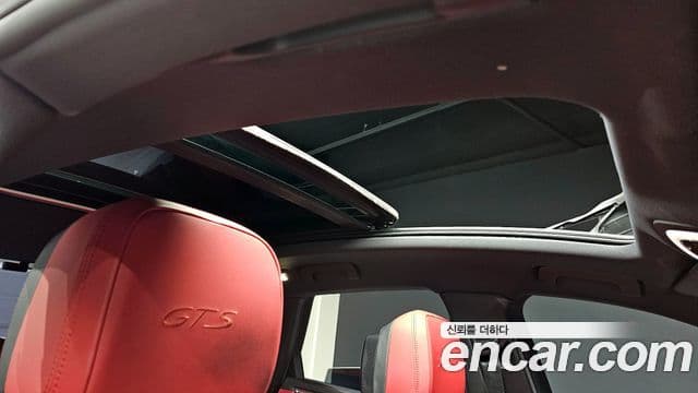 Porsche Macan 2021 — Photo 16/30