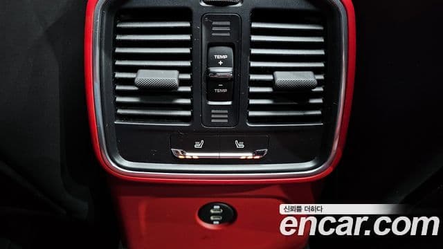 Porsche Macan 2021 — Photo 8/30