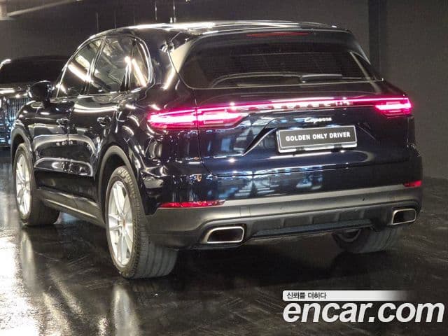 Porsche Cayenne 2021 — ფოტო 18/20