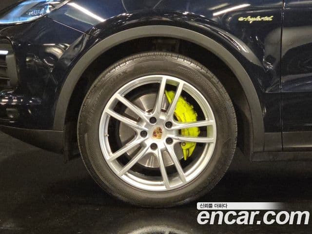 Porsche Cayenne 2021 — ფოტო 19/20