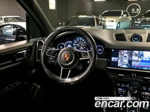 Porsche Cayenne 2021 — ფოტო 2/20