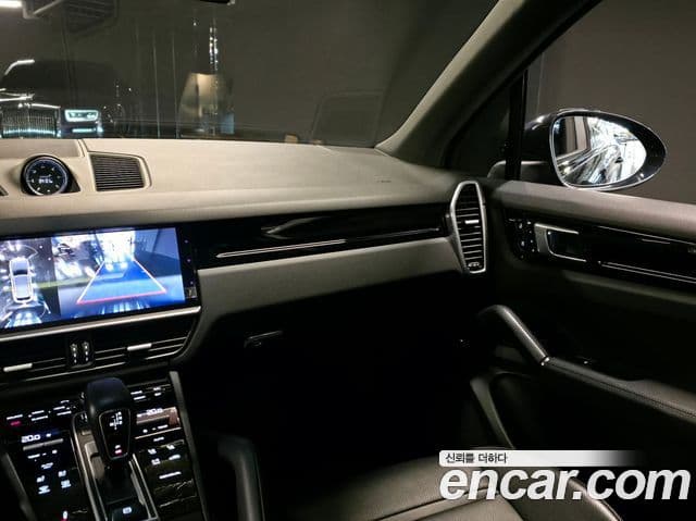 Porsche Cayenne 2021 — ფოტო 13/20