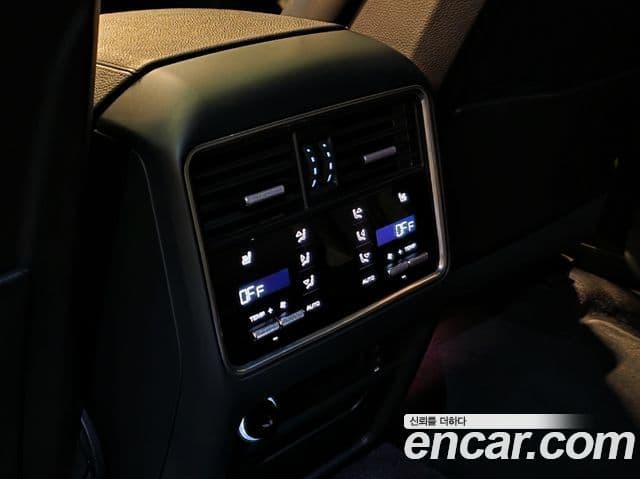 Porsche Cayenne 2021 — ფოტო 14/20