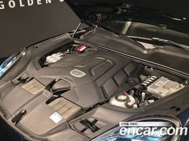 Porsche Cayenne 2021 — ფოტო 12/20