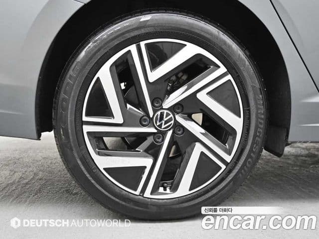 Volkswagen Jetta 2022 — ფოტო 4/20