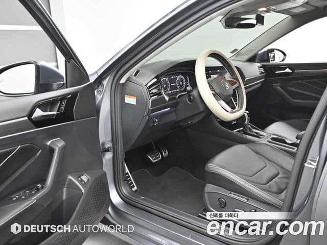 Volkswagen Jetta 2022 — ფოტო 11/20
