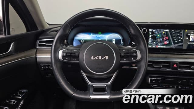 Kia K5 2022 — Şəkil 13/20
