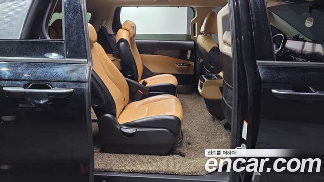Kia Carnival 2020 — ფოტო 11/20