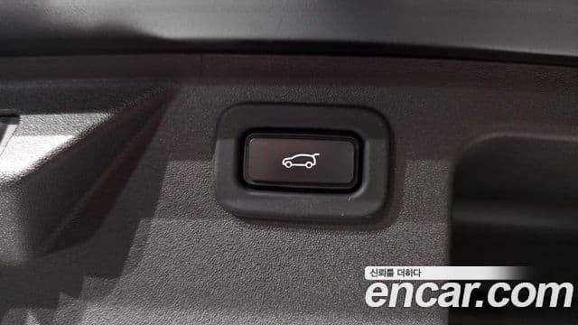 Land Rover Discovery Sport 2022 — ფოტო 28/31