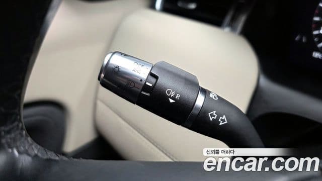 Land Rover Discovery Sport 2022 — ფოტო 16/31