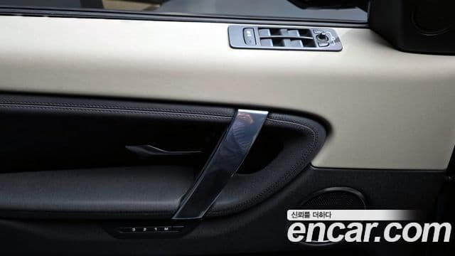 Land Rover Discovery Sport 2022 — ფოტო 14/31